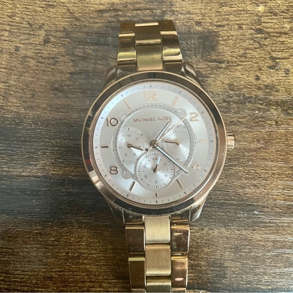 Michael Kors Runway MK6589 100mm Watch - Picture 4 of 7